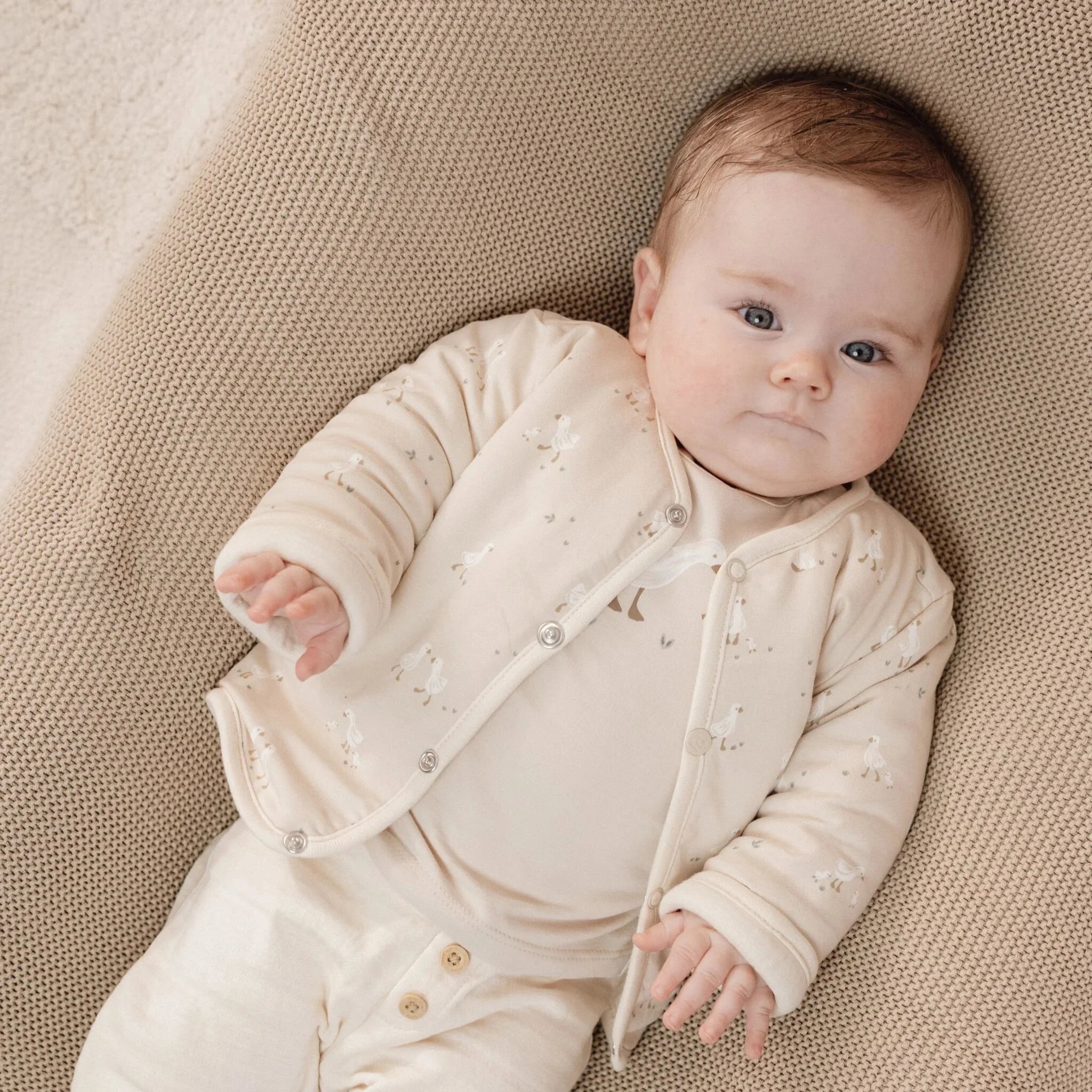 Little Dutch – Casaco Reversível Bege Little Goose – Newborn Naturals