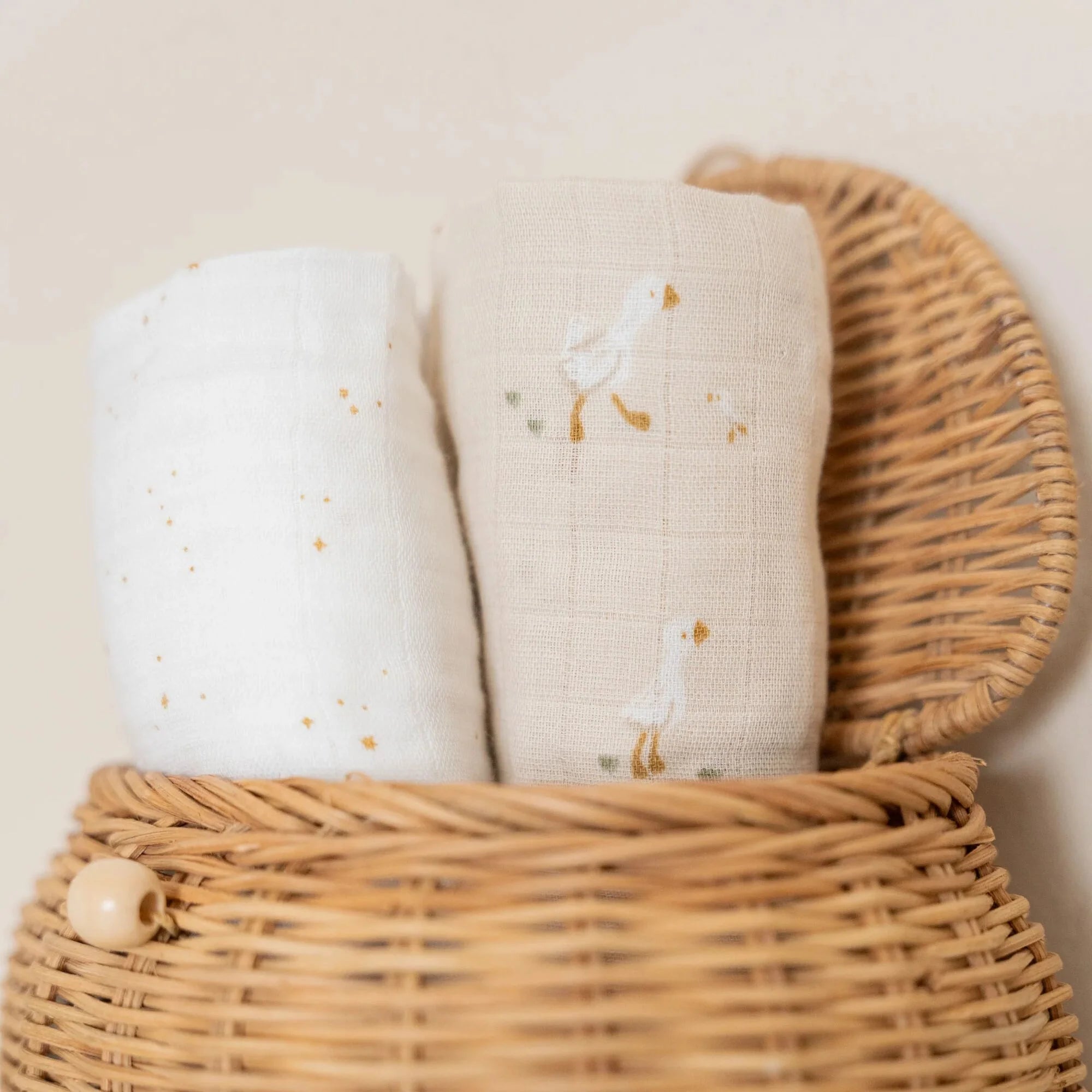 Conjunto de 2 Fraldas Muselina – Bege – Newborn Naturals – Little Goose (70x70 cm)