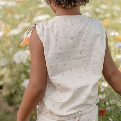 Blusa floral holandesa pequeña
