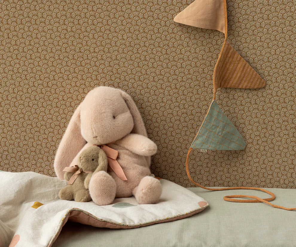 Pequeño conejo de peluche