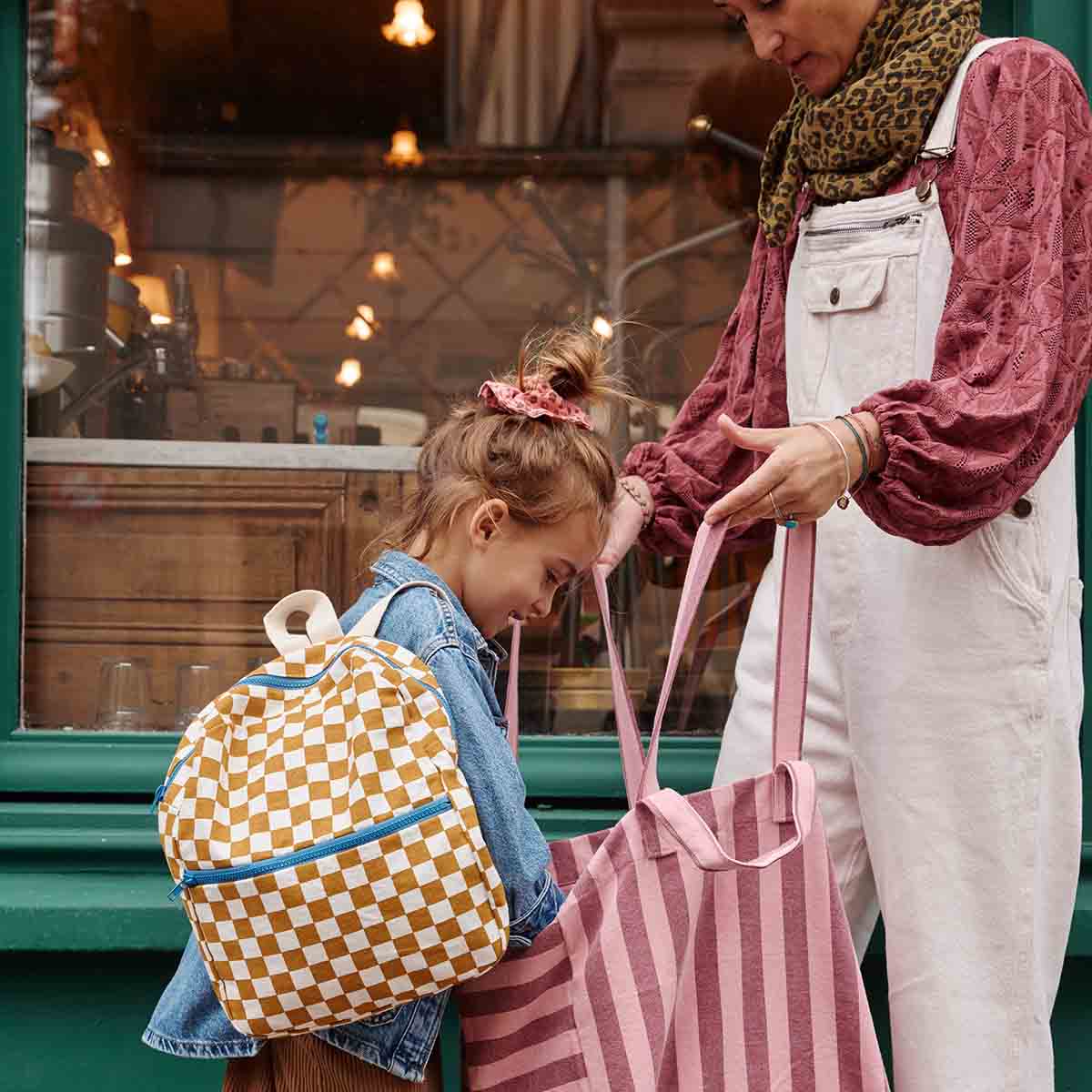 Mochila de tamaño preescolar