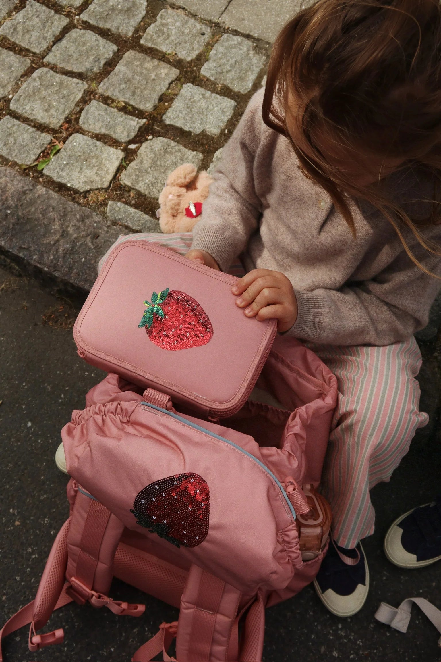 Mochila Escolar Konges Sløjd Rosette com Bolsa de ginástica e Capa de Chuva