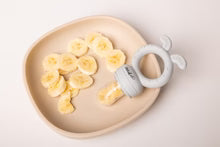 Anti-choke fruit feeder
