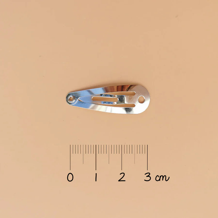 Mini pinza para el pelo con forma de cereza