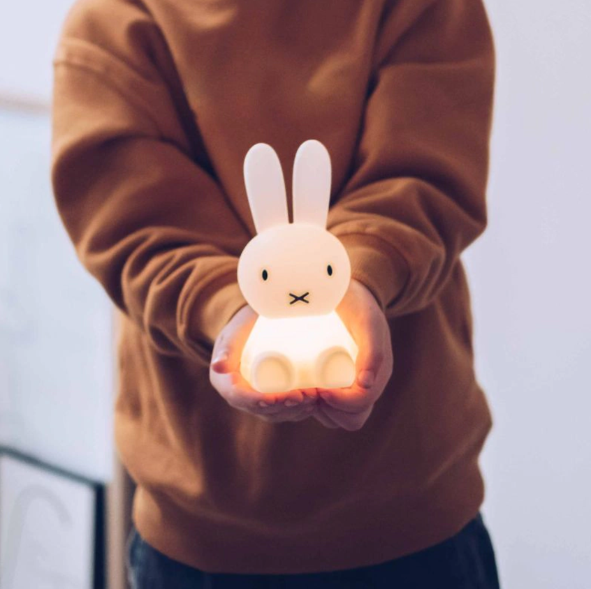 Luz de noche de silicona Miffy: suave, segura y llena de ternura