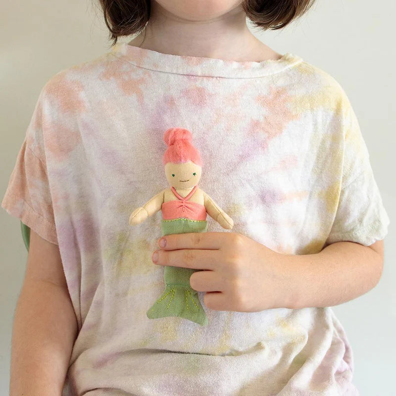 Mini muñecas Holdie Folk Olli Ella: amigas de bolsillo para grandes aventuras