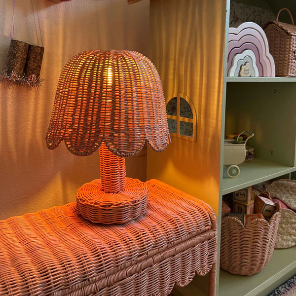 Olli Ella – Candeeiro Petal Lamp em Rattan | Seashell Pink