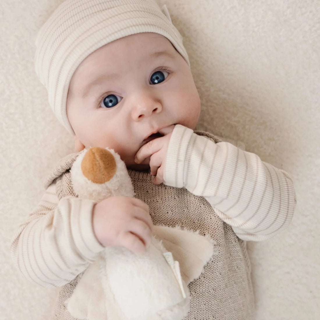 Little Dutch – T-Shirt de Manga Comprida Bege às Riscas Newborn Naturals