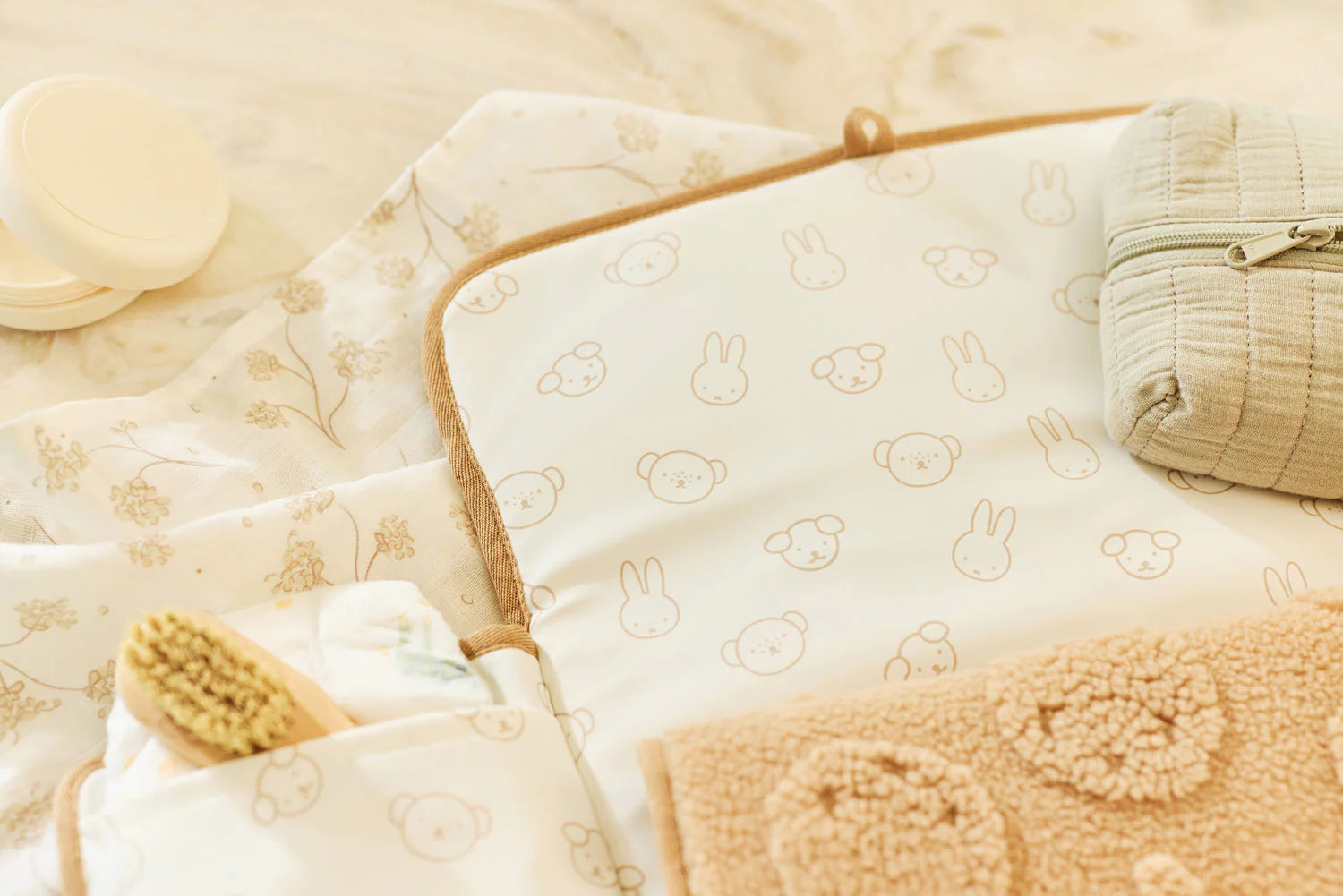 Trocador com Bolsos de Arrumação Miffy