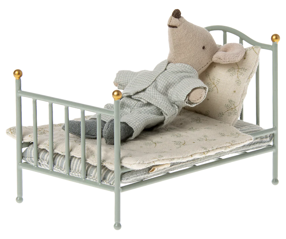 Vintage bed
