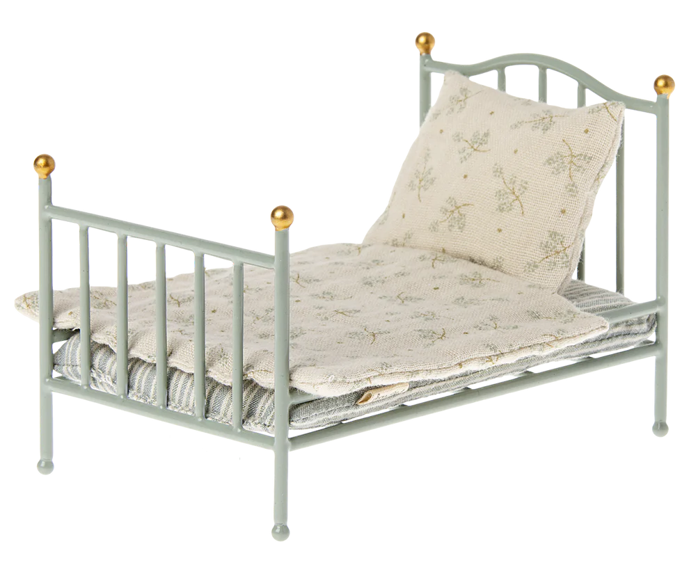 Vintage bed
