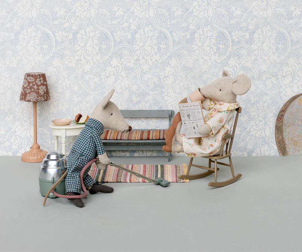 Vacuum cleaner, little mouse