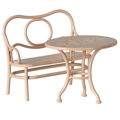 Conjunto de mesa y sofá de jardín