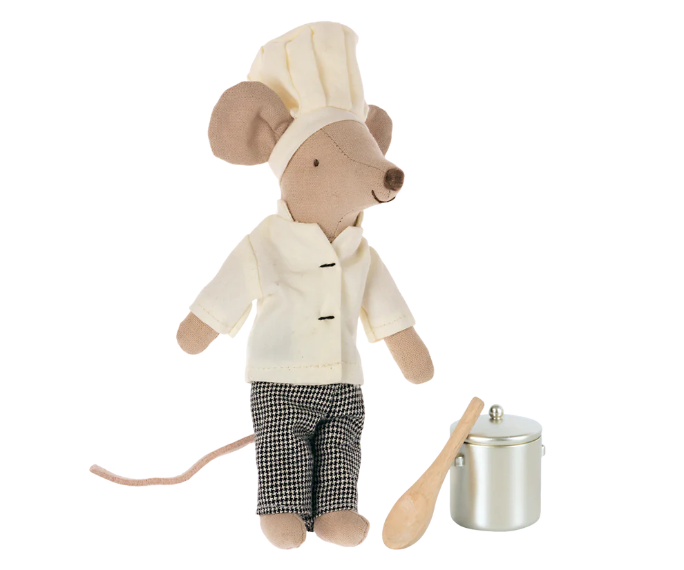 Chefe de cozinha ratinho com panela de sopa e colher