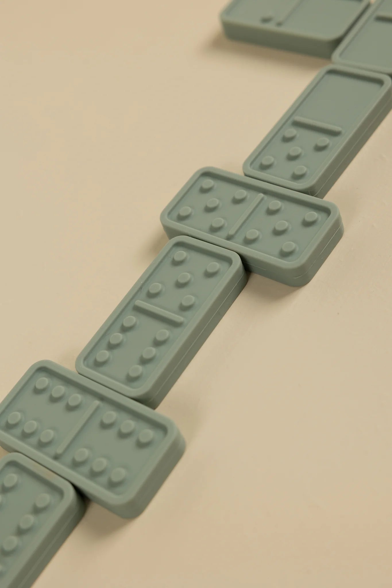 Dominó em Silicone Inaie – Diversão segura para os mais pequenos