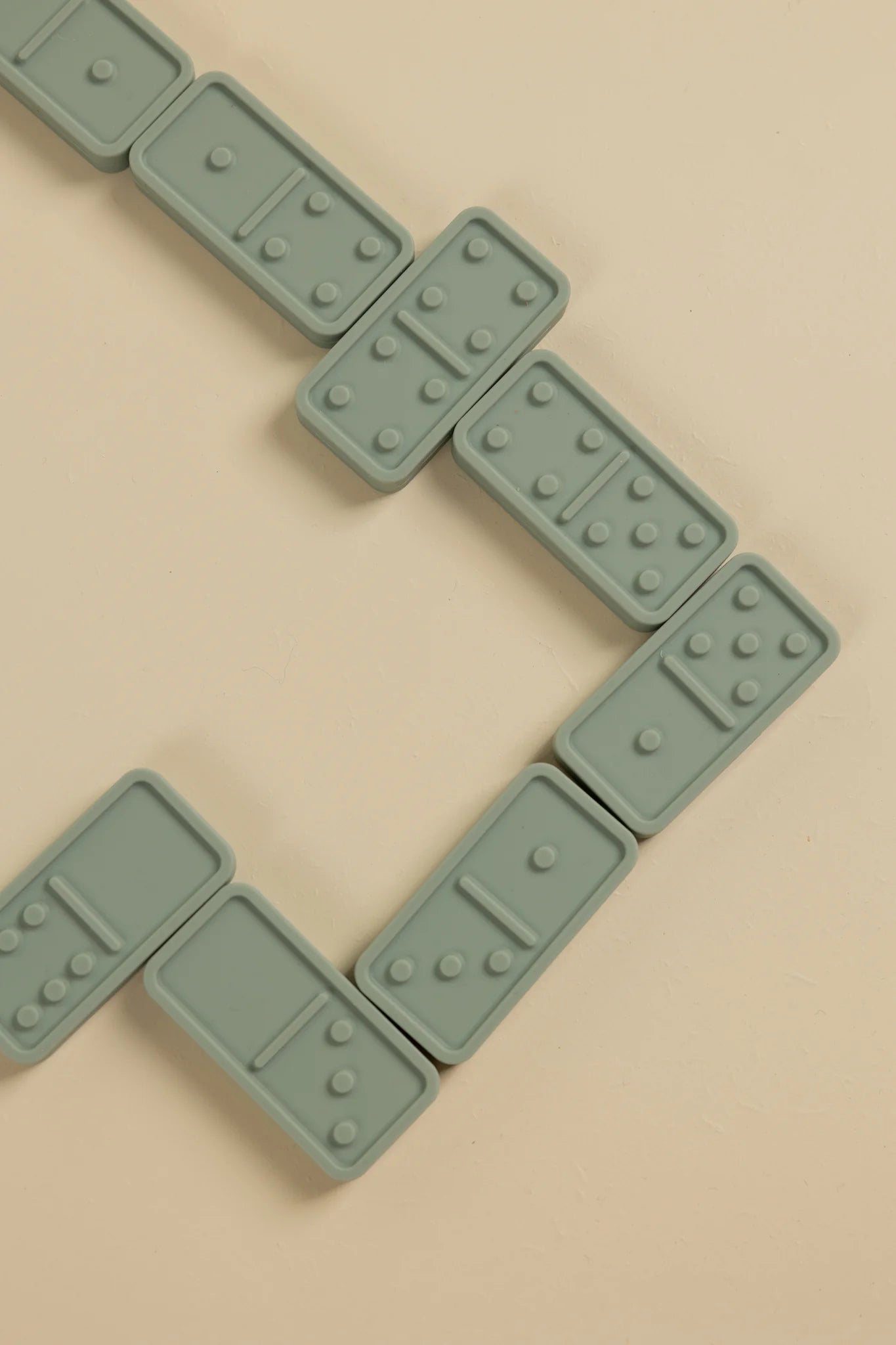 Dominó em Silicone Inaie – Diversão segura para os mais pequenos
