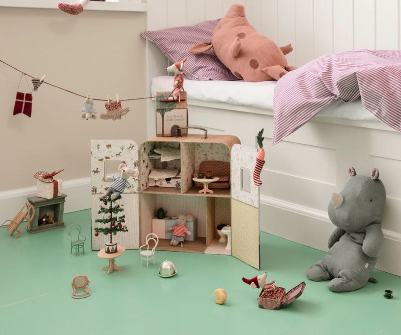 Maileg – Ratinho de Natal Bebé na Mala