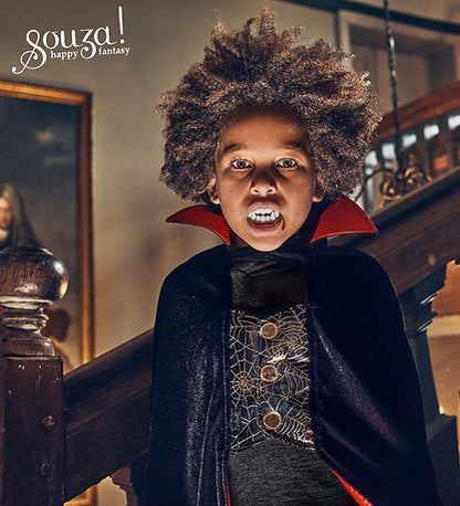 Capa de Drácula con dientes