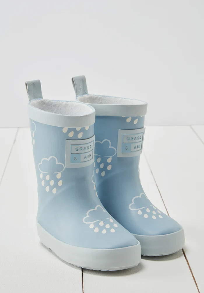 Galochas - nuvens com chuva muda de cor!
