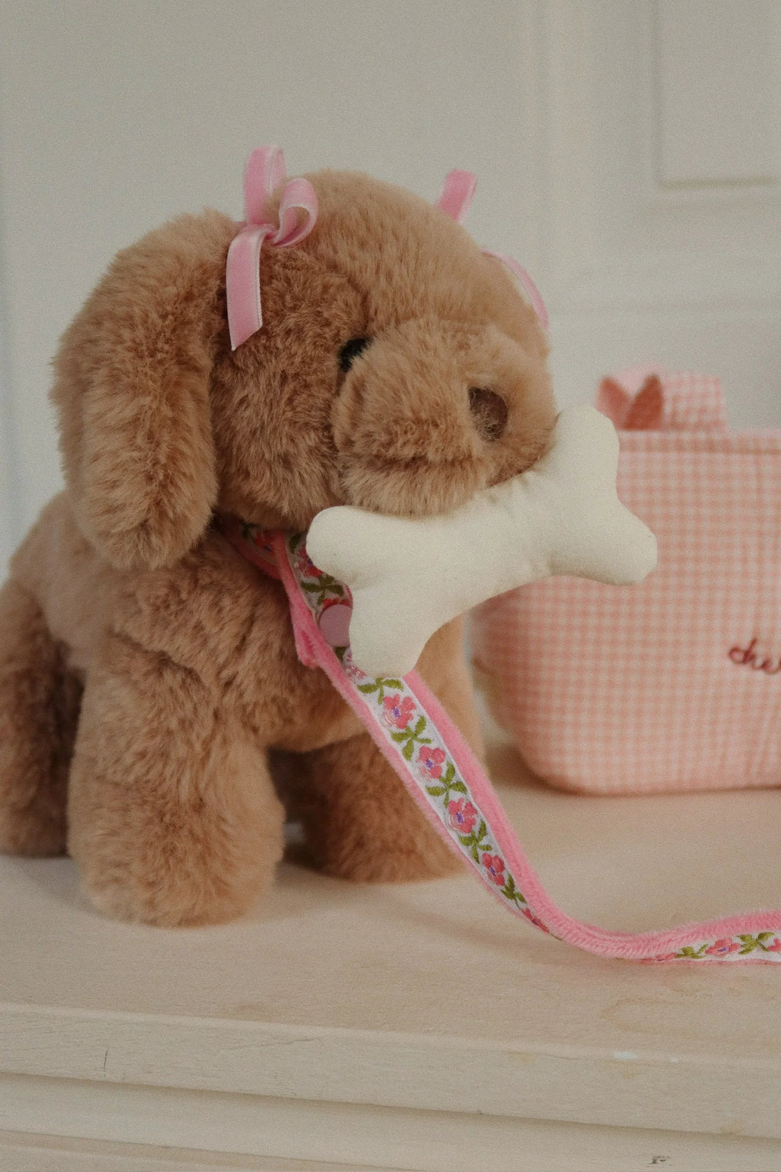 Maude the Dog with Basket – Konges Sløjd