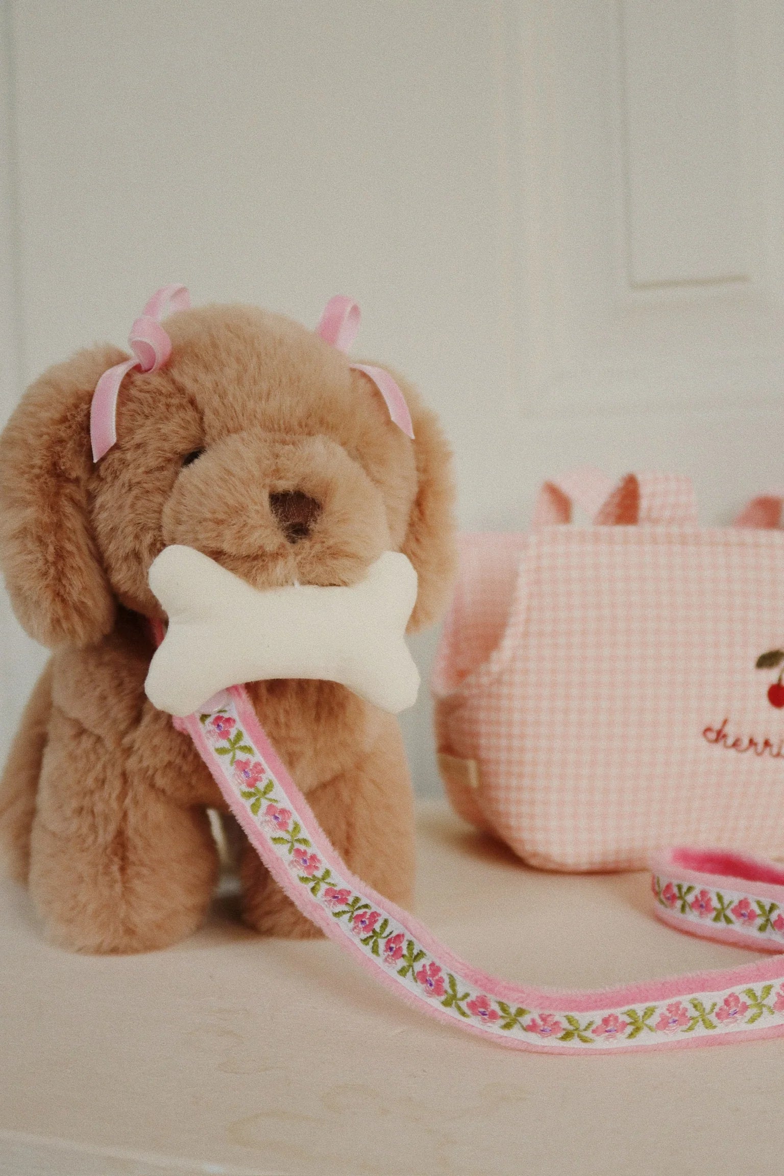 Maude the Dog with Basket – Konges Sløjd