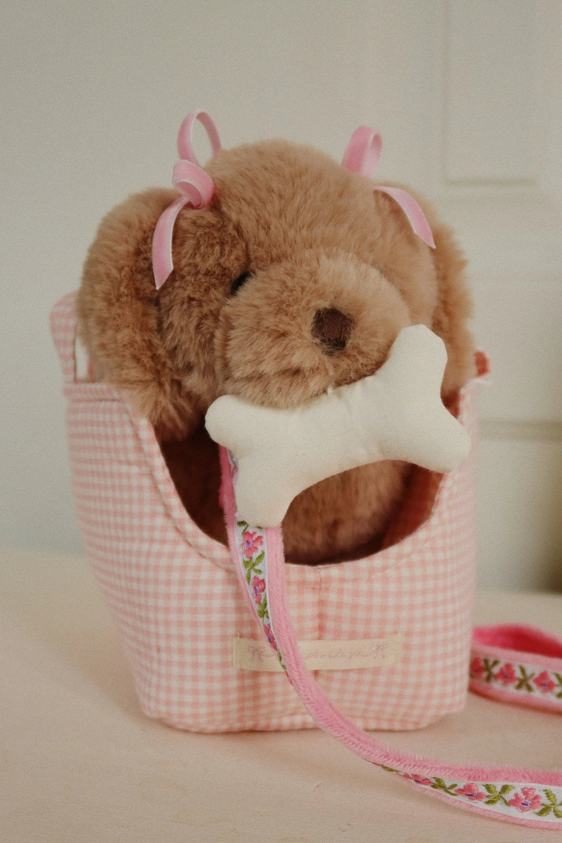 Maude the Dog with Basket – Konges Sløjd