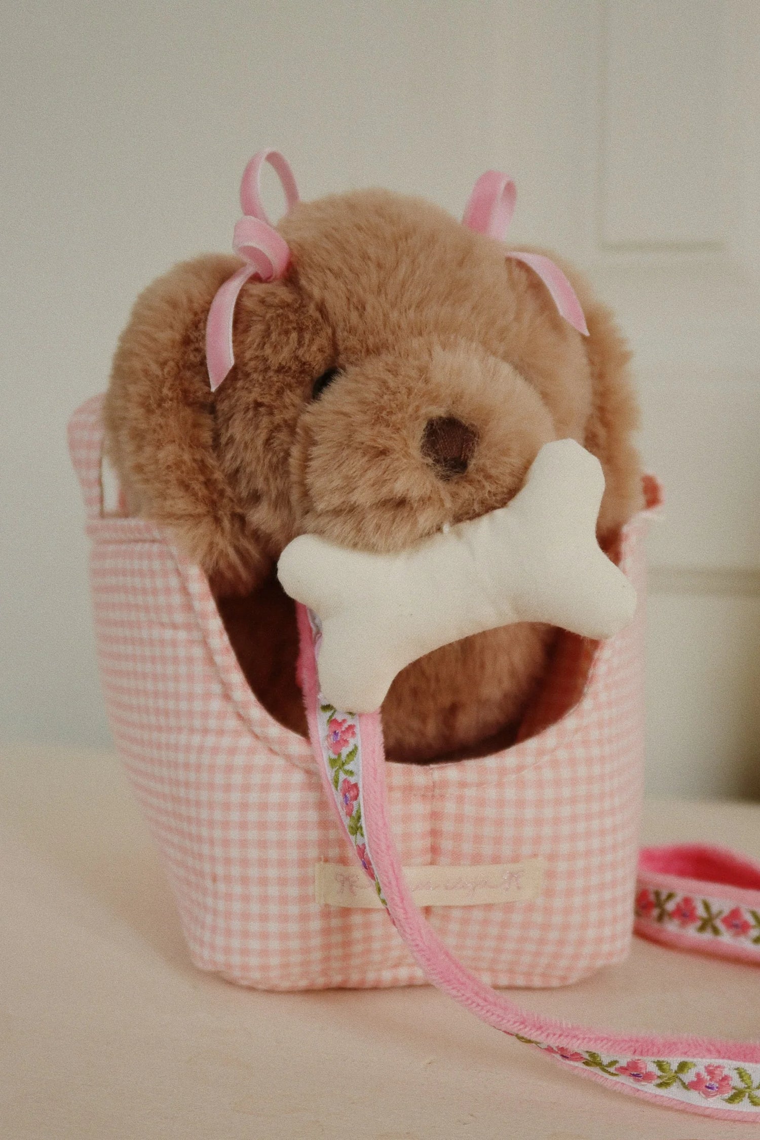 Maude the Dog with Basket – Konges Sløjd