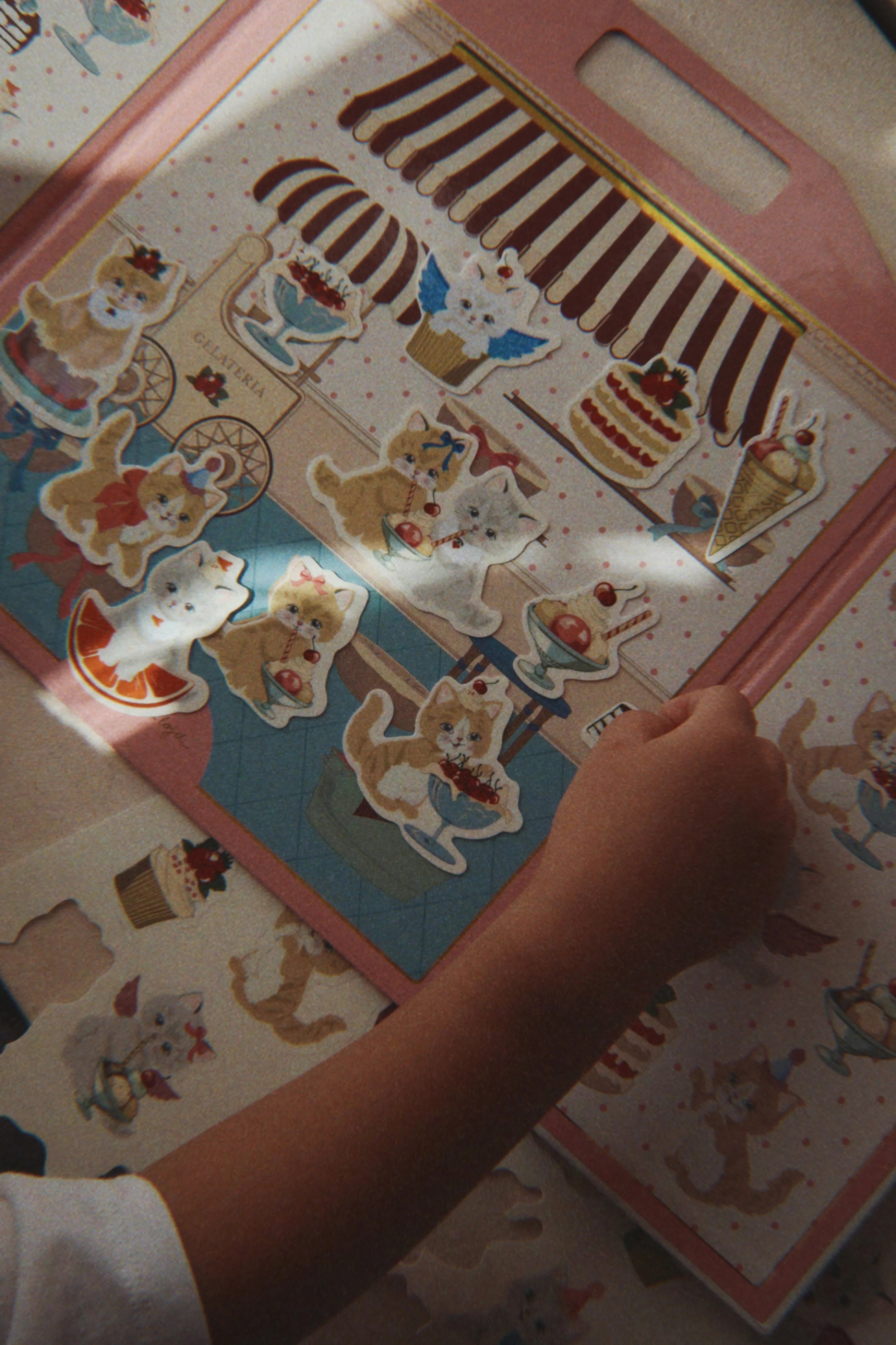Livro de autocolantes - Kitty Friends