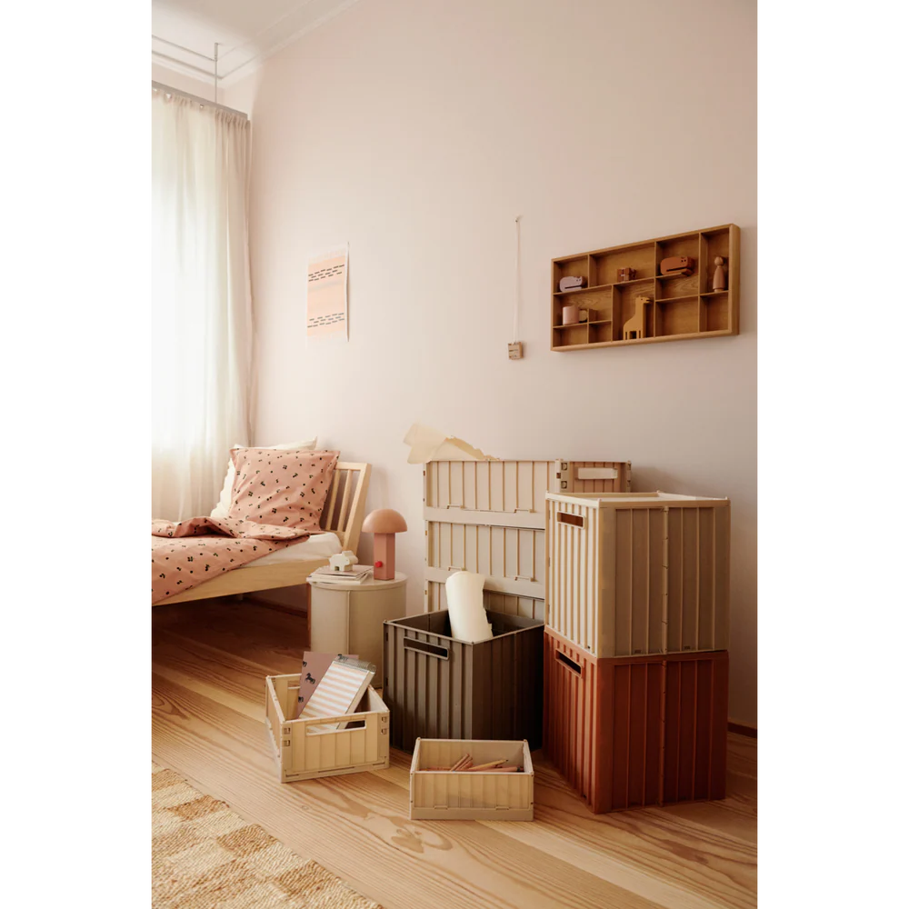 Storage box with lid