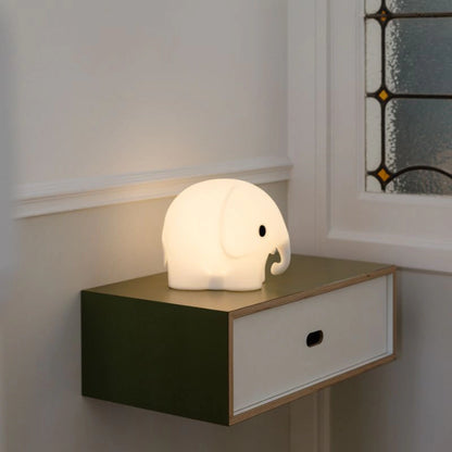First Light Elefante