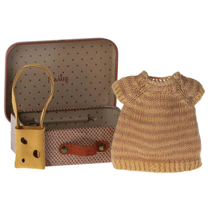 Suitcase and clothes for the little mouse&